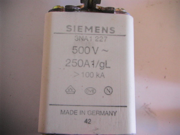 Fusible couteau SIEMENS 3NA1 227 250A 1/gL