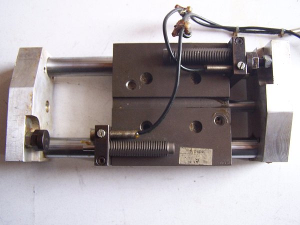 Manipulateur compact pneumatique AVM Ref 3024214