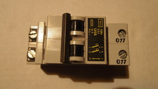 Disjoncteur bipolaire AEG E82 U4A