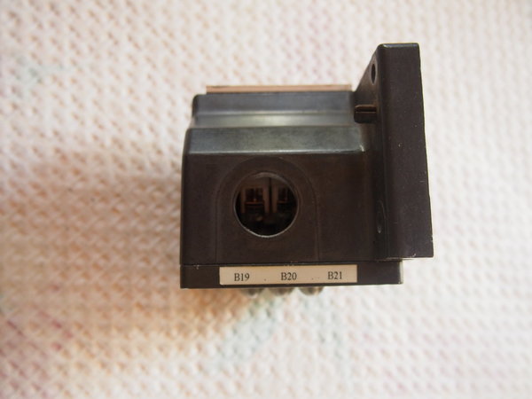 Boîte 3 détecteurs EUCHNER RGBF 03 X12 781