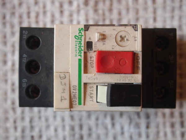 Disjoncteur thermique TELEMECANIQUE GV2 ME07 1,6-2,5A