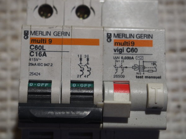 Disjoncteur  Bipolaire  MERLIN C60L C16A + Vigi C60 30mA