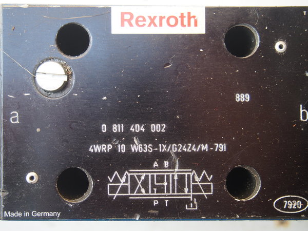 e) Distributeur  hydraulique REXROTH 4/3 0 811 404 002