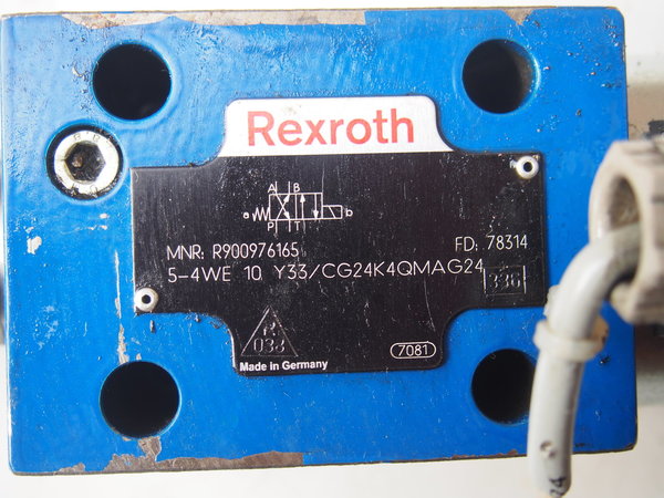 b) Distributeur  hydraulique REXROTH 4/2 R?900976165
