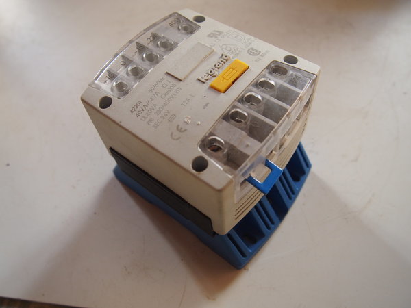 Transformateur LEGRAND 42302 in 230/400VAC out 24VAC