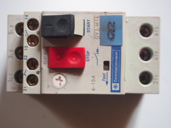 Disjoncteur thermique TELEMECANIQUE GV2 M14 6-10A + AE2
