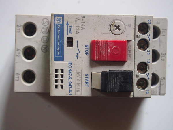 Disjoncteur thermique TELEMECANIQUE GV2 M16 9-14 A + AE20