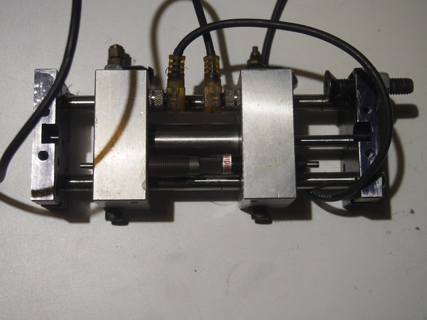 Vérin Ø16 guidage linéaire course 40mm amortisseurs détecteurs