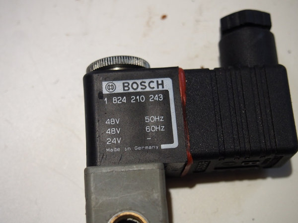 Distributeur valve 3/2 Bosch 0 820 019 975 commande 24/48V BOSCH 1 824 210 243